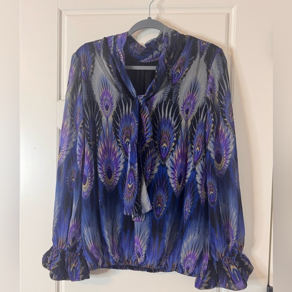 3❤️82 Beautiful Blouse. Womens NWT - Picture 2 of 5